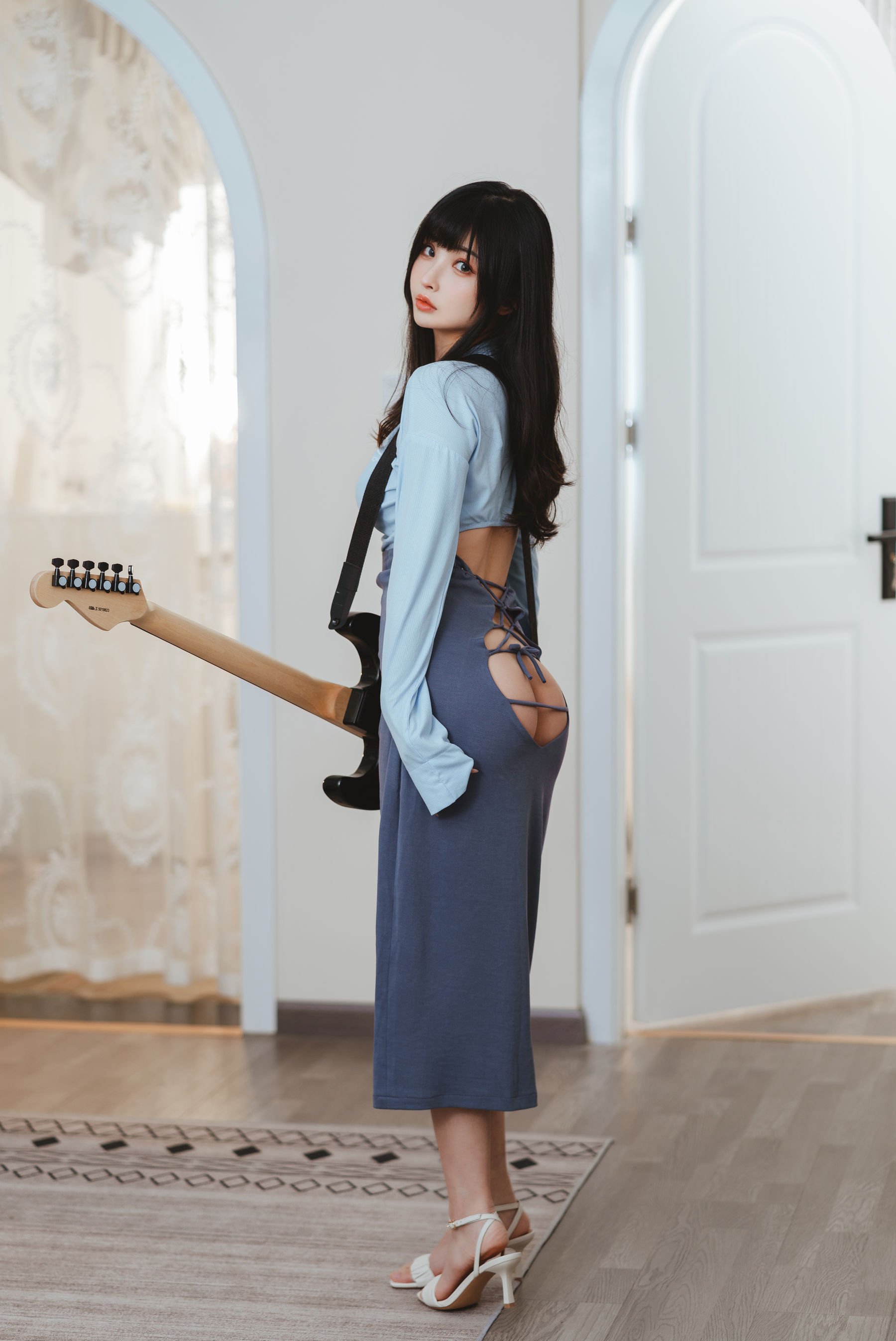 [网红COSER写真] COS福利rioko凉凉子 - 吉他妹妹系带裙-喵次元