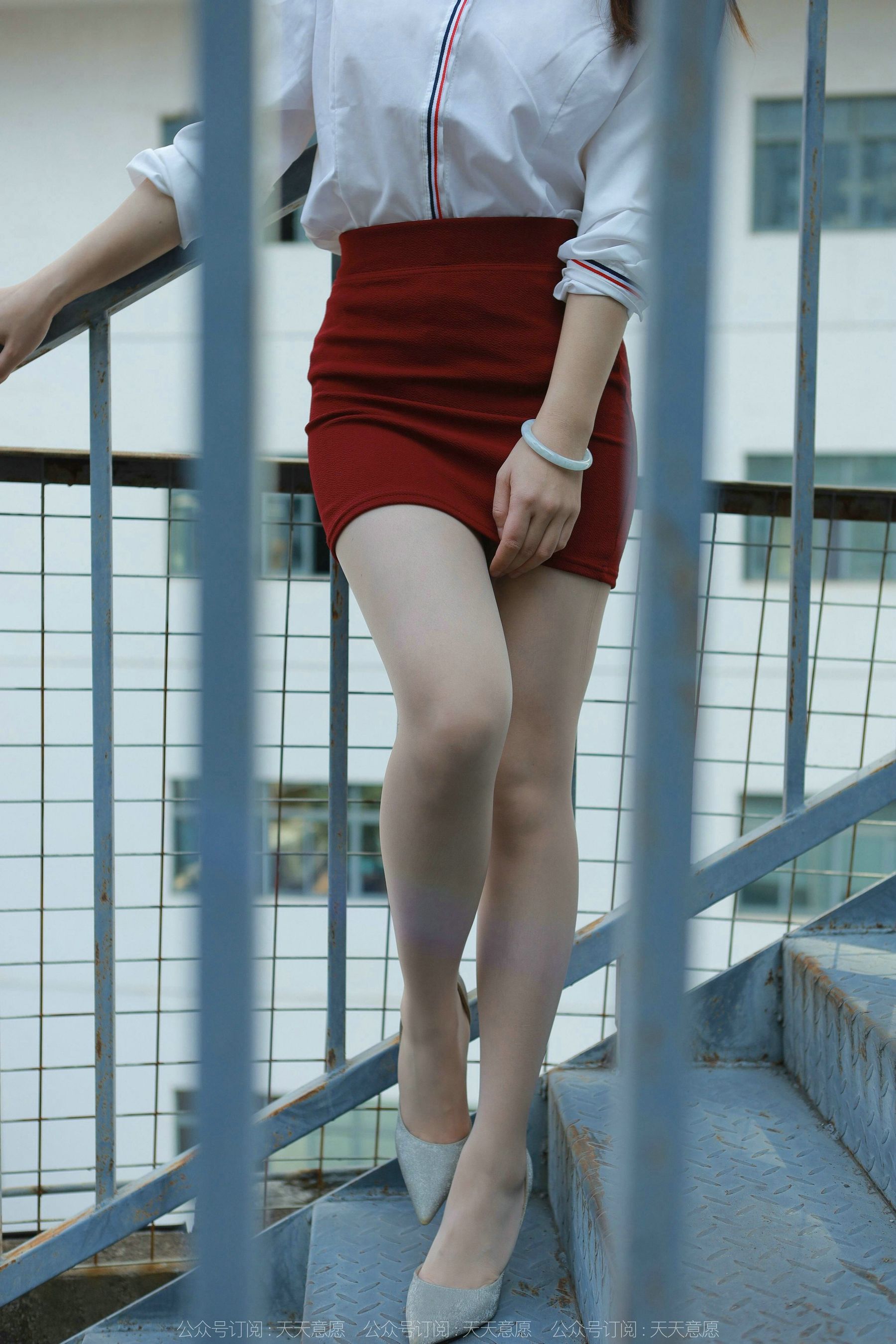 [异思趣向IESS] 模特 小婕 《性感红色包臀裙》-喵次元